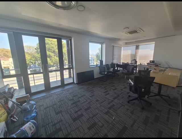 196M² OFFICE TO LET IN WOODMEAD